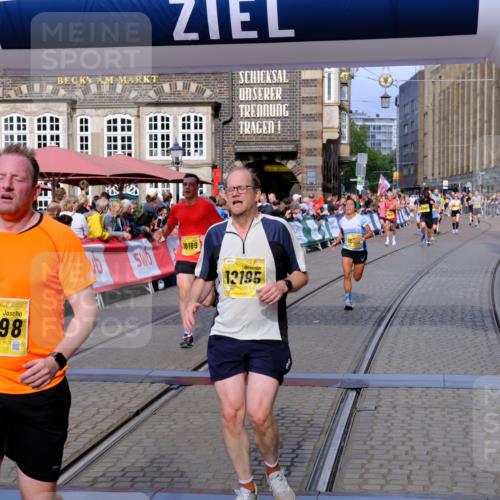 13.09.2026 - 21. swb-Marathon Bremen Tim E. http://msf.ph/oto/10304171 13.09.2026 10:47:40 Ziel 10189, 10270, 10310, 10319, 10807, 10898, 11187, 11269, 11462, 11469, 11646, 12048, 12195, 12296, 12298, 13521, 13528, 13545, 13589 meine-sportfotos.de