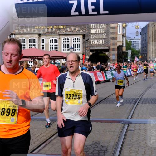 13.09.2026 - 21. swb-Marathon Bremen Tim E. http://msf.ph/oto/10304179 13.09.2026 10:47:41 Ziel 10189, 10270, 10310, 10319, 10807, 10873, 10898, 11187, 11269, 11462, 11469, 11646, 12048, 12195, 12296, 12298, 13521, 13528, 13545, 13589 meine-sportfotos.de