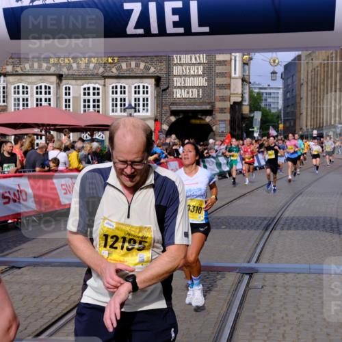 13.09.2026 - 21. swb-Marathon Bremen Tim E. http://msf.ph/oto/10304185 13.09.2026 10:47:42 Ziel 10189, 10223, 10270, 10310, 10319, 10807, 10873, 10898, 11187, 11269, 11462, 11469, 11646, 12048, 12195, 12296, 12298, 12318, 13521, 13528, 13545 meine-sportfotos.de