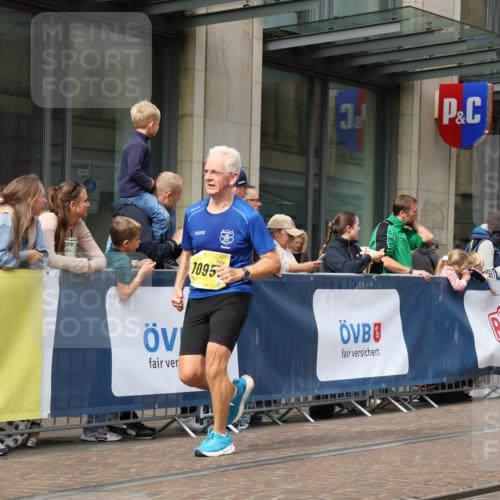 13.09.2026 - 21. swb-Marathon Bremen Strokosch-Dieckow http://msf.ph/oto/10304208 13.09.2026 10:52:24 Ziel 10193, 10304, 10339, 10652, 10734, 10812, 10827, 10906, 10958, 11002, 11038, 11109, 11144, 11350, 11362, 11597, 11604, 11605, 12019, 12338, 12361, 12399, 12439, 12533, 10588, 10761, 10958, 11371, 11487, 11604, 11605, 11610, 11669, 12319, 13578 meine-sportfotos.de
