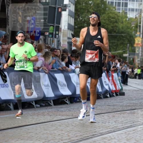 13.09.2026 - 21. swb-Marathon Bremen Strokosch-Dieckow http://msf.ph/oto/10304219 13.09.2026 12:57:59 Ziel 919, 4795, 1604, 1717, 2073, 2099, 9065 meine-sportfotos.de