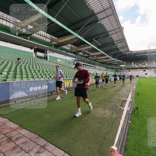 13.09.2026 - 21. swb-Marathon Bremen Michael Burmester http://msf.ph/oto/10304266 13.09.2026 12:50:16 Laufen im Stadion 335, 469, 524, 572, 663, 670, 771, 779, 899, 1510, 1513, 1517, 1605, 1613, 1723, 1748, 1970, 1998, 2052, 2130, 2287, 2288, 2291, 2295, 2347, 2360, 2442, 2444, 2750, 2909, 3043, 3197, 3276, 3330, 3484, 3625, 3647, 3808, 3959, 3973, 4023, 4033, 4082, 4247, 4368, 4384, 4473, 4559, 4743, 4852, 4888, 4898, 4990, 5066, 5111, 5155, 5314, 5377, 5383, 5424, 5517, 5532, 5570, 5585, 5594, 5620, 5627, 5636, 5648, 5696, 6267, 6471, 6652, 6668, 6692, 6842, 6901, 6906, 7109, 7115, 7121, 195 meine-sportfotos.de