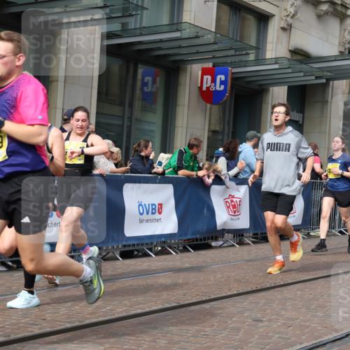 13.09.2026 - 21. swb-Marathon Bremen Strokosch-Dieckow http://msf.ph/oto/10304271 13.09.2026 10:52:26 Ziel 10193, 10304, 10339, 10652, 10734, 10812, 10827, 10906, 11002, 11038, 11109, 11144, 11350, 11362, 11386, 11597, 12019, 12338, 12361, 12399, 12439, 12533, 10588, 10761, 10958, 11371, 11487, 11604, 11605, 11610, 11669, 12319, 12439, 13578 meine-sportfotos.de