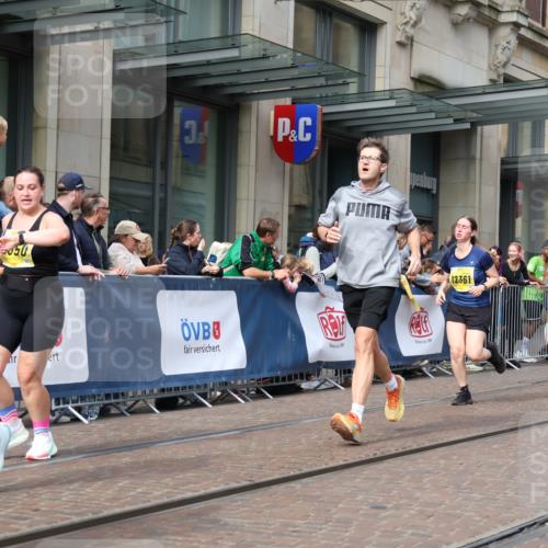 13.09.2026 - 21. swb-Marathon Bremen Strokosch-Dieckow http://msf.ph/oto/10304279 13.09.2026 10:52:27 Ziel 10193, 10304, 10339, 10652, 10734, 10812, 10827, 10906, 11002, 11038, 11109, 11144, 11350, 11362, 11386, 11597, 12019, 12338, 12361, 12399, 12533, 10761, 10958, 11371, 11604, 11605, 11610, 11669, 12319, 12361, 12439, 13578 meine-sportfotos.de