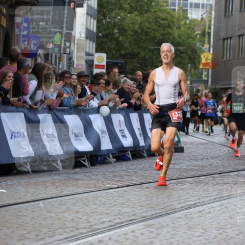 13.09.2026 - 21. swb-Marathon Bremen Strokosch-Dieckow http://msf.ph/oto/10304296 13.09.2026 12:58:20 Ziel 1323, 2073, 2099, 9065, 346, 6198, 8311, 8394 meine-sportfotos.de
