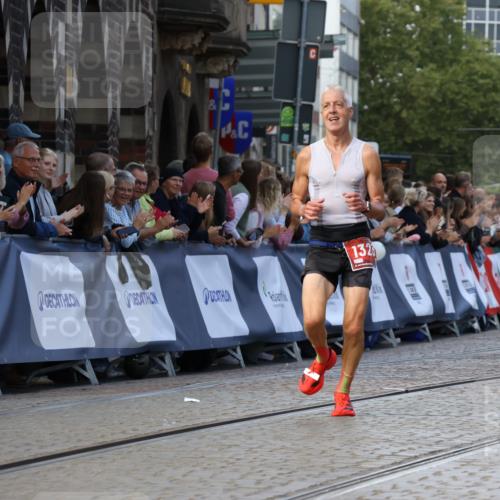 13.09.2026 - 21. swb-Marathon Bremen Strokosch-Dieckow http://msf.ph/oto/10304312 13.09.2026 12:58:22 Ziel 1323, 2073, 2099, 9065, 346, 5672, 6198, 8311, 8394 meine-sportfotos.de