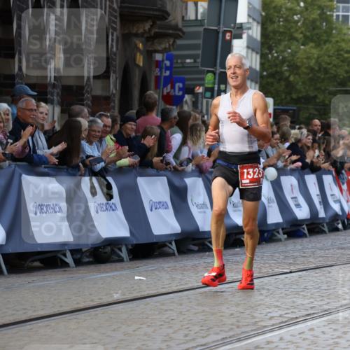 13.09.2026 - 21. swb-Marathon Bremen Strokosch-Dieckow http://msf.ph/oto/10304319 13.09.2026 12:58:22 Ziel 1323, 2073, 2099, 9065, 346, 5672, 6198, 8311, 8394 meine-sportfotos.de