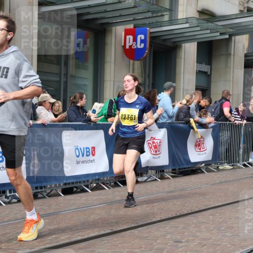 13.09.2026 - 21. swb-Marathon Bremen Strokosch-Dieckow http://msf.ph/oto/10304321 13.09.2026 10:52:28 Ziel 10193, 10304, 10339, 10652, 10734, 10812, 10827, 10863, 10906, 11002, 11038, 11109, 11144, 11350, 11362, 11386, 11597, 11766, 12019, 12338, 12399, 12533, 10761, 10812, 10958, 11371, 11604, 11605, 11610, 11669, 12319, 12361, 12439, 12533, 13578 meine-sportfotos.de