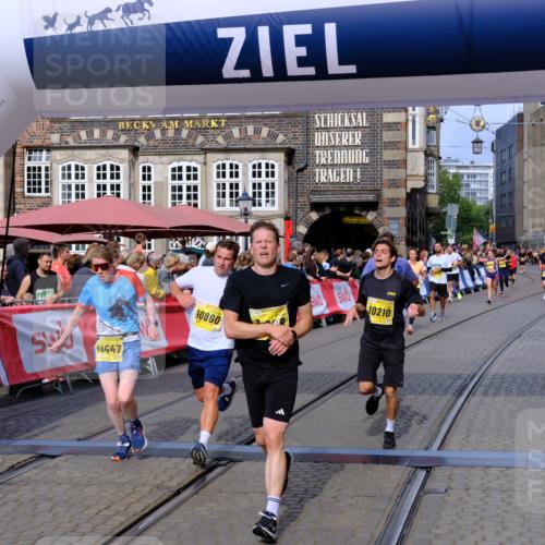 13.09.2026 - 21. swb-Marathon Bremen Tim E. http://msf.ph/oto/10304335 13.09.2026 10:47:56 Ziel 10172, 10210, 10223, 10270, 10393, 10592, 10594, 10807, 10860, 10873, 11018, 11130, 11469, 11634, 11646, 11809, 11894, 12077, 12296, 12318, 12547, 13521 meine-sportfotos.de