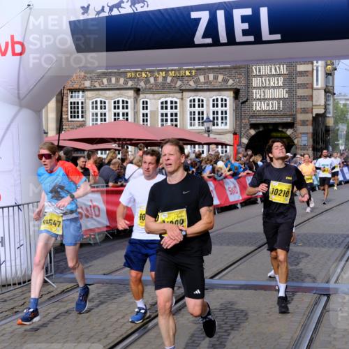 13.09.2026 - 21. swb-Marathon Bremen Tim E. http://msf.ph/oto/10304349 13.09.2026 10:47:56 Ziel 10172, 10210, 10223, 10270, 10393, 10592, 10594, 10807, 10860, 10873, 11018, 11130, 11469, 11634, 11646, 11809, 11894, 12077, 12296, 12318, 12547, 13521 meine-sportfotos.de