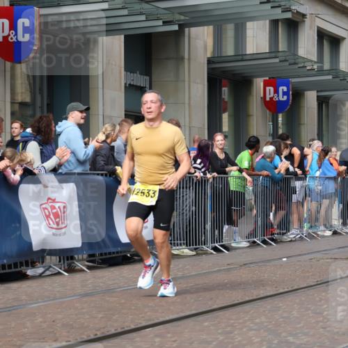 13.09.2026 - 21. swb-Marathon Bremen Strokosch-Dieckow http://msf.ph/oto/10304357 13.09.2026 10:52:29 Ziel 10193, 10304, 10339, 10652, 10734, 10827, 10863, 10906, 11002, 11038, 11109, 11144, 11350, 11362, 11386, 11597, 11766, 12019, 12338, 12399, 10761, 10812, 10958, 11350, 11371, 11604, 11605, 11610, 11669, 12319, 12361, 12439, 12533, 13578 meine-sportfotos.de