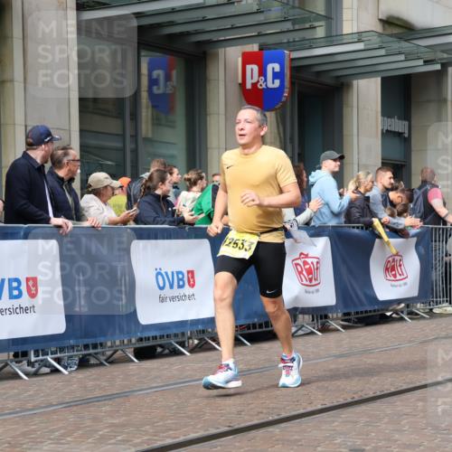 13.09.2026 - 21. swb-Marathon Bremen Strokosch-Dieckow http://msf.ph/oto/10304388 13.09.2026 10:52:29 Ziel 10193, 10304, 10339, 10652, 10734, 10827, 10863, 10906, 11002, 11038, 11109, 11144, 11350, 11362, 11386, 11597, 11766, 12019, 12338, 12399, 10761, 10812, 10958, 11350, 11371, 11604, 11605, 11610, 11669, 12319, 12361, 12439, 12533, 13578 meine-sportfotos.de