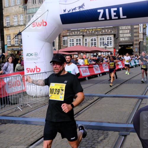 13.09.2026 - 21. swb-Marathon Bremen Tim E. http://msf.ph/oto/10304394 13.09.2026 10:48:02 Ziel 10172, 10210, 10223, 10393, 10592, 10594, 10860, 11018, 11130, 11360, 11634, 11809, 11894, 12077, 12318, 12547, 12558 meine-sportfotos.de