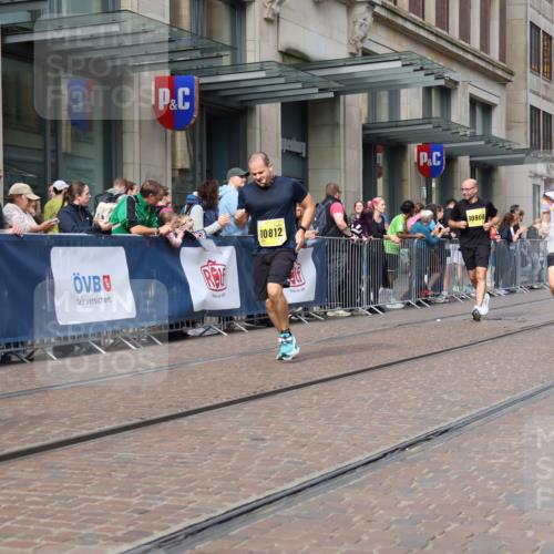 13.09.2026 - 21. swb-Marathon Bremen Strokosch-Dieckow http://msf.ph/oto/10304417 13.09.2026 10:52:31 Ziel 10193, 10304, 10339, 10652, 10734, 10827, 10863, 10906, 11002, 11038, 11109, 11144, 11238, 11362, 11386, 11597, 11766, 12019, 12338, 12399, 10761, 10812, 10958, 11350, 11371, 11604, 11605, 11610, 11669, 12319, 12361, 12439, 12533, 13578 meine-sportfotos.de