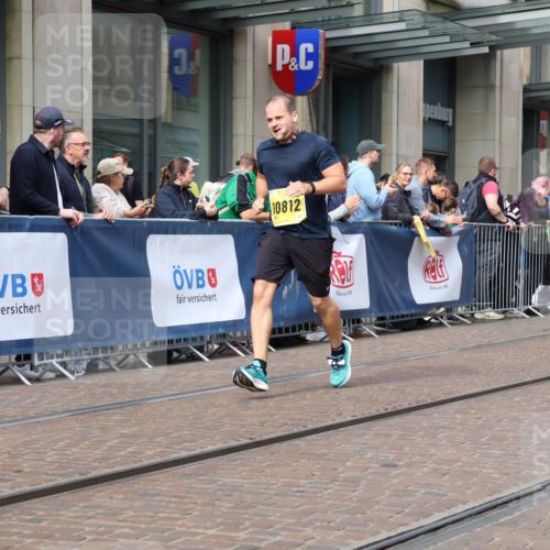 13.09.2026 - 21. swb-Marathon Bremen Strokosch-Dieckow http://msf.ph/oto/10304427 13.09.2026 10:52:31 Ziel 10193, 10304, 10339, 10652, 10734, 10827, 10863, 10906, 11002, 11038, 11109, 11144, 11238, 11362, 11386, 11597, 11766, 12019, 12338, 12399, 10761, 10812, 10958, 11350, 11371, 11604, 11605, 11610, 11669, 12319, 12361, 12439, 12533, 13578 meine-sportfotos.de