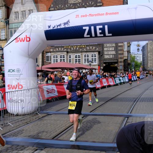 13.09.2026 - 21. swb-Marathon Bremen Tim E. http://msf.ph/oto/10304439 13.09.2026 10:48:04 Ziel 10172, 10210, 10393, 10592, 10594, 10860, 11018, 11130, 11360, 11634, 11809, 11894, 12077, 12278, 12547, 12558 meine-sportfotos.de