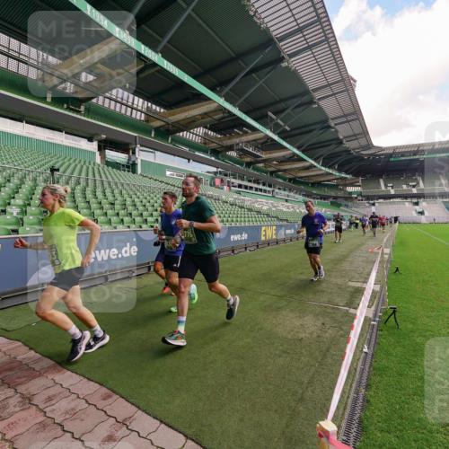 13.09.2026 - 21. swb-Marathon Bremen Michael Burmester http://msf.ph/oto/10304442 13.09.2026 12:51:41 Laufen im Stadion 107, 235, 335, 683, 734, 771, 792, 863, 1033, 1043, 1125, 1146, 1162, 1232, 1455, 1492, 1510, 1513, 1613, 1955, 1970, 1998, 2008, 2130, 2295, 2442, 2444, 2447, 2480, 2498, 2759, 2767, 2847, 3085, 3336, 3440, 3448, 3484, 3566, 3703, 3808, 3830, 3899, 3959, 3988, 4023, 4165, 4283, 4368, 4429, 4473, 4475, 4559, 4571, 4573, 4582, 4651, 4727, 4781, 4782, 4888, 4895, 5066, 5079, 5155, 5168, 5314, 5379, 5521, 5532, 5620, 5627, 5696, 6274, 6471, 6668, 6901, 8033, 8798 meine-sportfotos.de