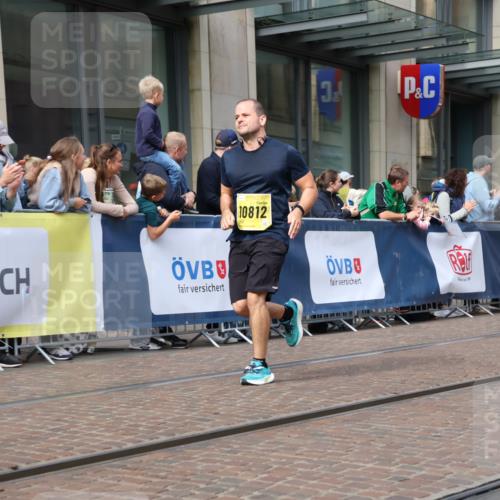 13.09.2026 - 21. swb-Marathon Bremen Strokosch-Dieckow http://msf.ph/oto/10304447 13.09.2026 10:52:31 Ziel 10193, 10304, 10339, 10652, 10734, 10827, 10863, 10906, 11002, 11038, 11109, 11144, 11238, 11362, 11386, 11597, 11766, 12019, 12338, 12399, 10761, 10812, 10958, 11350, 11371, 11604, 11605, 11610, 11669, 12319, 12361, 12439, 12533, 13578 meine-sportfotos.de