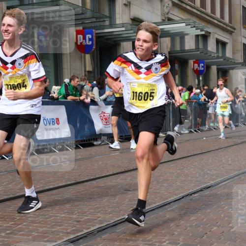 13.09.2026 - 21. swb-Marathon Bremen Strokosch-Dieckow http://msf.ph/oto/10304466 13.09.2026 10:52:32 Ziel 10193, 10304, 10339, 10652, 10714, 10734, 10827, 10863, 10906, 11002, 11038, 11109, 11144, 11238, 11362, 11386, 11575, 11597, 11766, 12019, 12338, 12369, 12399, 10761, 10812, 10958, 11109, 11350, 11371, 11604, 11605, 11610, 11669, 12319, 12361, 12439, 12533, 13578 meine-sportfotos.de