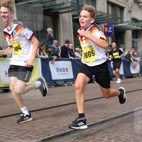13.09.2026 - 21. swb-Marathon Bremen Strokosch-Dieckow http://msf.ph/oto/10304475 13.09.2026 10:52:33 Ziel 10193, 10304, 10339, 10652, 10714, 10734, 10827, 10863, 10906, 11002, 11038, 11144, 11238, 11362, 11386, 11575, 11597, 11766, 12019, 12338, 12369, 12399, 10761, 10812, 10958, 11109, 11350, 11371, 11604, 11605, 11610, 11669, 12319, 12361, 12439, 12533, 13578 meine-sportfotos.de