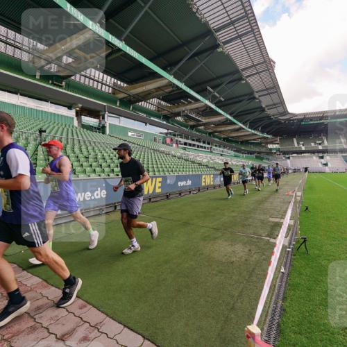 13.09.2026 - 21. swb-Marathon Bremen Michael Burmester http://msf.ph/oto/10304478 13.09.2026 12:51:57 Laufen im Stadion 107, 235, 335, 683, 734, 771, 792, 863, 1033, 1043, 1125, 1146, 1162, 1232, 1252, 1297, 1455, 1492, 1510, 1542, 1613, 1646, 1955, 1970, 2007, 2008, 2043, 2203, 2295, 2442, 2444, 2447, 2480, 2498, 2759, 2767, 2847, 3085, 3149, 3336, 3440, 3448, 3484, 3566, 3703, 3808, 3830, 3899, 3959, 3988, 4023, 4165, 4283, 4368, 4429, 4473, 4475, 4559, 4571, 4573, 4582, 4651, 4727, 4781, 4782, 4888, 4895, 5066, 5079, 5155, 5168, 5379, 5521, 5532, 5627, 5696, 6274, 6471, 8033, 8798 meine-sportfotos.de