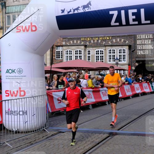 13.09.2026 - 21. swb-Marathon Bremen Tim E. http://msf.ph/oto/10304508 13.09.2026 10:48:10 Ziel 10172, 10393, 10592, 11018, 11360, 11634, 11735, 11894, 12278, 12354, 12487, 12558, 13620 meine-sportfotos.de