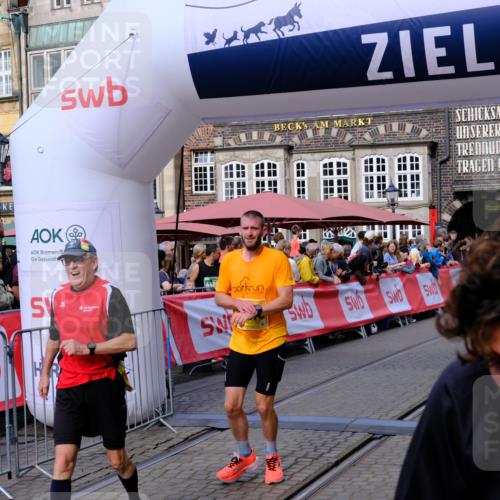 13.09.2026 - 21. swb-Marathon Bremen Tim E. http://msf.ph/oto/10304525 13.09.2026 10:48:11 Ziel 10172, 10393, 10592, 11018, 11360, 11634, 11735, 11894, 12278, 12354, 12487, 12558, 13620 meine-sportfotos.de