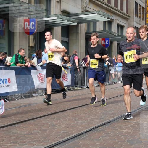 13.09.2026 - 21. swb-Marathon Bremen Strokosch-Dieckow http://msf.ph/oto/10304549 13.09.2026 10:52:36 Ziel 10193, 10284, 10304, 10339, 10652, 10714, 10734, 10827, 10863, 11002, 11038, 11144, 11238, 11282, 11362, 11386, 11575, 11597, 11766, 12019, 12338, 12369, 12399, 10193, 10761, 10812, 10906, 10958, 11109, 11144, 11350, 11362, 11604, 11605, 11610, 11669, 12319, 12361, 12439, 12533 meine-sportfotos.de