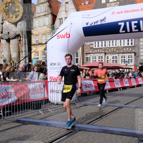 13.09.2026 - 21. swb-Marathon Bremen Tim E. http://msf.ph/oto/10304551 13.09.2026 10:48:22 Ziel 10142, 10316, 10329, 11058, 11193, 11360, 11735, 11781, 12278, 12354, 12487, 13620 meine-sportfotos.de