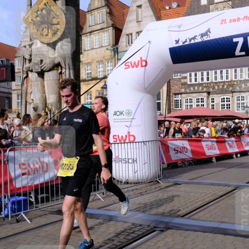 13.09.2026 - 21. swb-Marathon Bremen Tim E. http://msf.ph/oto/10304566 13.09.2026 10:48:23 Ziel 10142, 10316, 10329, 11058, 11193, 11735, 11781, 12278, 12354, 12487, 13620 meine-sportfotos.de