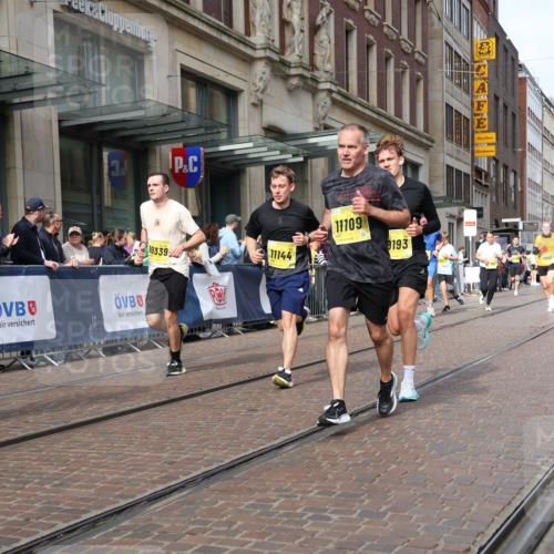 13.09.2026 - 21. swb-Marathon Bremen Strokosch-Dieckow http://msf.ph/oto/10304571 13.09.2026 10:52:36 Ziel 10193, 10284, 10304, 10339, 10652, 10714, 10734, 10827, 10863, 11002, 11038, 11144, 11238, 11282, 11362, 11386, 11575, 11597, 11766, 12019, 12338, 12369, 12399, 10193, 10761, 10812, 10906, 10958, 11109, 11144, 11350, 11362, 11604, 11605, 11610, 11669, 12319, 12361, 12439, 12533 meine-sportfotos.de