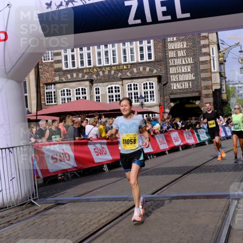 13.09.2026 - 21. swb-Marathon Bremen Tim E. http://msf.ph/oto/10304573 13.09.2026 10:48:26 Ziel 10142, 10316, 10329, 10638, 11058, 11135, 11193, 11241, 11735, 11781, 12354, 12487, 13620 meine-sportfotos.de