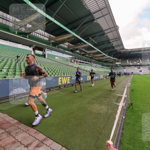 13.09.2026 - 21. swb-Marathon Bremen Michael Burmester http://msf.ph/oto/10304589 13.09.2026 12:52:58 Laufen im Stadion 102, 107, 145, 235, 313, 376, 541, 560, 615, 616, 683, 696, 734, 740, 755, 792, 863, 982, 985, 987, 1033, 1043, 1056, 1207, 1232, 1252, 1297, 1433, 1445, 1492, 1528, 1542, 1646, 1664, 1704, 1707, 1814, 1955, 2007, 2008, 2043, 2203, 2280, 2350, 2362, 2401, 2422, 2447, 2454, 2480, 2498, 2759, 2767, 2820, 2847, 2858, 2997, 3085, 3149, 3236, 3336, 3362, 3448, 3566, 3830, 3899, 3988, 4165, 4283, 4429, 4475, 4571, 4573, 4605, 4651, 5079, 5168, 5379 meine-sportfotos.de