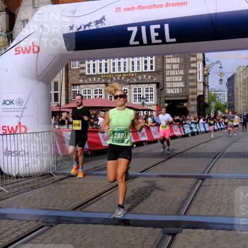 13.09.2026 - 21. swb-Marathon Bremen Tim E. http://msf.ph/oto/10304608 13.09.2026 10:48:28 Ziel 10142, 10316, 10329, 10638, 11058, 11135, 11193, 11241, 11781, 11815, 12354, 12487, 13620 meine-sportfotos.de