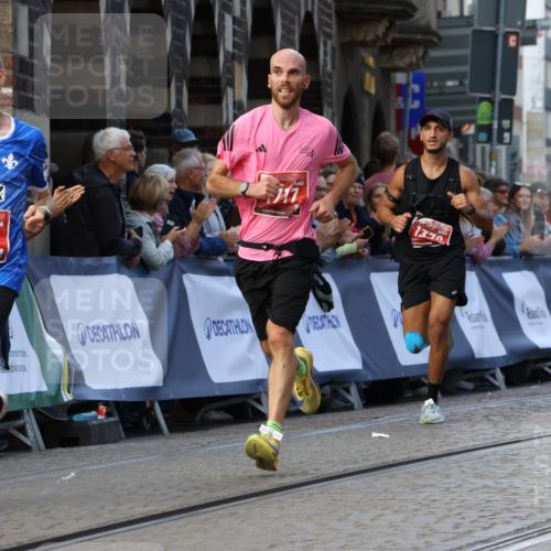 13.09.2026 - 21. swb-Marathon Bremen Strokosch-Dieckow http://msf.ph/oto/10304611 13.09.2026 12:58:39 Ziel 1379, 1472, 1604, 1717, 2073, 6198, 8394, 1576, 3624, 6929, 8065 meine-sportfotos.de