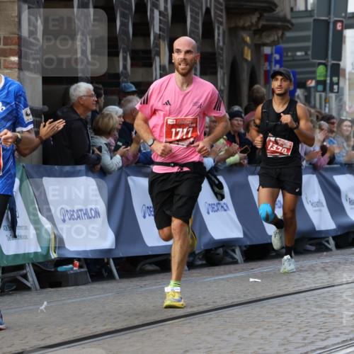 13.09.2026 - 21. swb-Marathon Bremen Strokosch-Dieckow http://msf.ph/oto/10304620 13.09.2026 12:58:39 Ziel 1379, 1472, 1604, 1717, 2073, 6198, 8394, 1576, 3624, 6929, 8065 meine-sportfotos.de