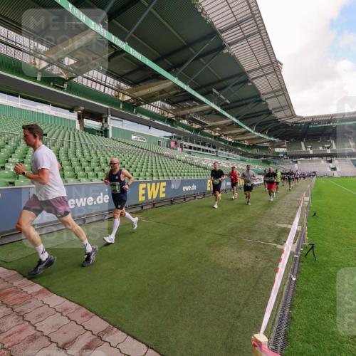 13.09.2026 - 21. swb-Marathon Bremen Michael Burmester http://msf.ph/oto/10304626 13.09.2026 12:53:16 Laufen im Stadion 102, 107, 145, 235, 313, 376, 472, 541, 560, 615, 616, 675, 683, 696, 740, 755, 792, 816, 827, 863, 982, 985, 987, 1033, 1056, 1076, 1207, 1232, 1252, 1297, 1419, 1433, 1445, 1468, 1492, 1528, 1542, 1551, 1646, 1664, 1704, 1707, 1814, 1955, 2007, 2008, 2043, 2055, 2203, 2280, 2350, 2362, 2401, 2422, 2454, 2480, 2498, 2499, 2623, 2701, 2767, 2820, 2847, 2858, 2882, 2971, 2997, 3085, 3149, 3236, 3336, 3362, 3413, 3448, 3566, 3830, 3899, 3988, 4283, 4475, 4573, 4605, 4651 meine-sportfotos.de