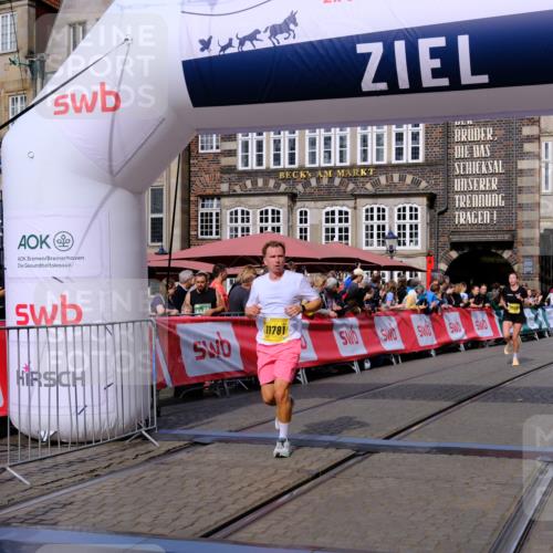 13.09.2026 - 21. swb-Marathon Bremen Tim E. http://msf.ph/oto/10304653 13.09.2026 10:48:30 Ziel 10142, 10316, 10329, 10421, 10638, 11058, 11135, 11193, 11241, 11781, 11815, 12259, 13620 meine-sportfotos.de