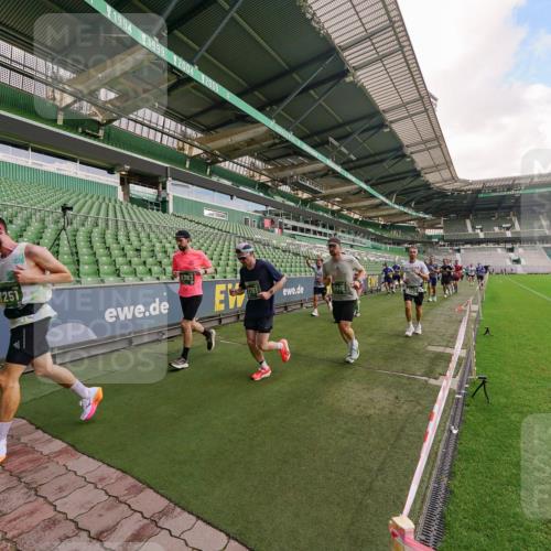 13.09.2026 - 21. swb-Marathon Bremen Michael Burmester http://msf.ph/oto/10304677 13.09.2026 12:53:34 Laufen im Stadion 102, 107, 145, 189, 313, 376, 385, 472, 481, 541, 560, 615, 616, 666, 675, 683, 696, 740, 755, 792, 816, 827, 982, 985, 987, 1033, 1056, 1076, 1207, 1232, 1252, 1297, 1419, 1433, 1445, 1468, 1528, 1542, 1551, 1631, 1646, 1658, 1664, 1704, 1707, 1814, 2007, 2043, 2055, 2203, 2280, 2350, 2362, 2401, 2422, 2454, 2480, 2498, 2499, 2623, 2701, 2767, 2820, 2824, 2858, 2882, 2913, 2962, 2971, 2997, 3054, 3085, 3149, 3236, 3336, 3357, 3362, 3413, 3448, 3830, 3988, 4283, 4475, 4605, 4651 meine-sportfotos.de