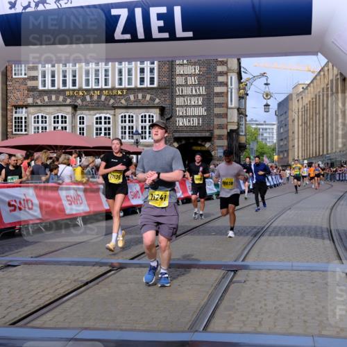 13.09.2026 - 21. swb-Marathon Bremen Tim E. http://msf.ph/oto/10304681 13.09.2026 10:48:33 Ziel 10316, 10329, 10421, 10638, 11058, 11135, 11193, 11241, 11683, 11781, 11815, 12259 meine-sportfotos.de