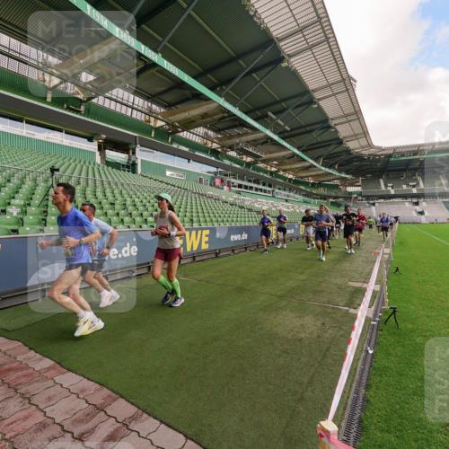 13.09.2026 - 21. swb-Marathon Bremen Michael Burmester http://msf.ph/oto/10304689 13.09.2026 12:53:36 Laufen im Stadion 102, 107, 145, 189, 313, 376, 385, 472, 481, 541, 560, 615, 616, 666, 675, 683, 696, 740, 755, 792, 816, 827, 982, 985, 987, 1033, 1056, 1076, 1207, 1232, 1252, 1297, 1419, 1433, 1445, 1468, 1528, 1542, 1551, 1631, 1646, 1658, 1664, 1704, 1707, 1814, 2007, 2043, 2055, 2203, 2280, 2350, 2362, 2401, 2422, 2454, 2480, 2498, 2499, 2623, 2701, 2767, 2820, 2824, 2858, 2882, 2913, 2962, 2971, 2997, 3054, 3085, 3149, 3236, 3336, 3357, 3362, 3413, 3448, 3988, 4283, 4605, 4651 meine-sportfotos.de