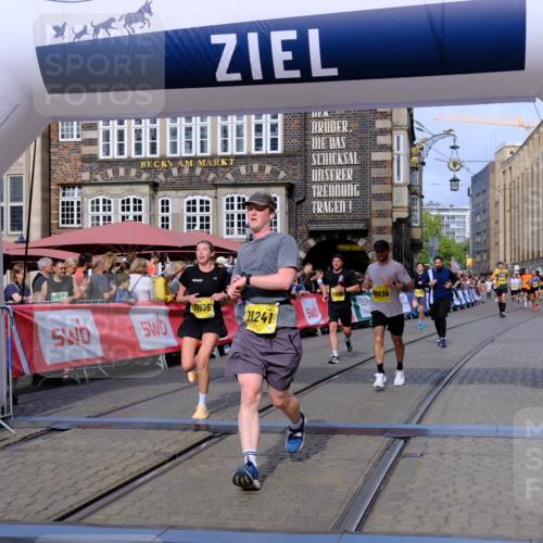 13.09.2026 - 21. swb-Marathon Bremen Tim E. http://msf.ph/oto/10304690 13.09.2026 10:48:33 Ziel 10316, 10329, 10421, 10638, 11058, 11135, 11193, 11241, 11683, 11781, 11815, 12259 meine-sportfotos.de