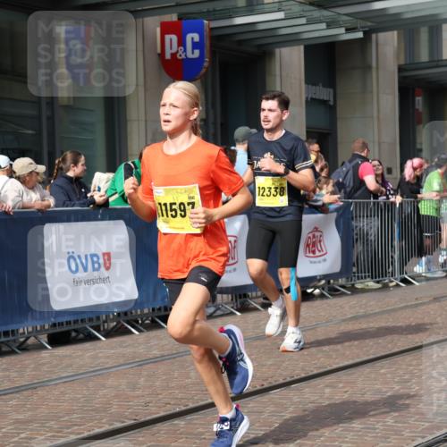 13.09.2026 - 21. swb-Marathon Bremen Strokosch-Dieckow http://msf.ph/oto/10304720 13.09.2026 10:52:43 Ziel 10284, 10304, 10585, 10714, 10734, 10863, 11012, 11038, 11238, 11282, 11386, 11575, 11766, 12019, 12170, 12369, 12398, 10193, 10339, 10652, 10761, 10812, 10827, 10906, 10958, 11002, 11109, 11144, 11350, 11362, 11597, 11604, 11605, 11669, 12338, 12361, 12399, 12439, 12533 meine-sportfotos.de