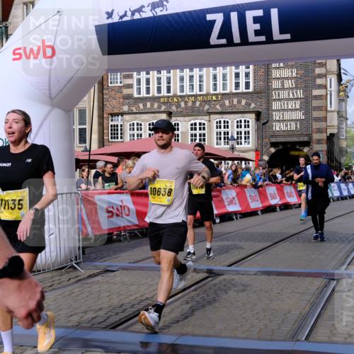 13.09.2026 - 21. swb-Marathon Bremen Tim E. http://msf.ph/oto/10304725 13.09.2026 10:48:35 Ziel 10316, 10421, 10638, 11058, 11135, 11241, 11582, 11683, 11781, 11815, 12259, 13570 meine-sportfotos.de