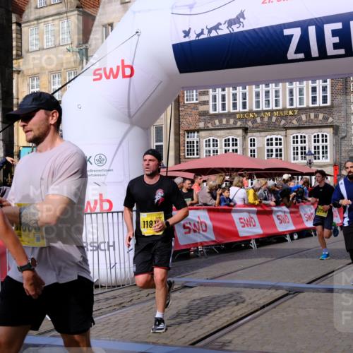 13.09.2026 - 21. swb-Marathon Bremen Tim E. http://msf.ph/oto/10304739 13.09.2026 10:48:37 Ziel 10316, 10421, 10426, 10638, 11058, 11135, 11241, 11582, 11683, 11781, 11815, 11837, 12259, 13570 meine-sportfotos.de