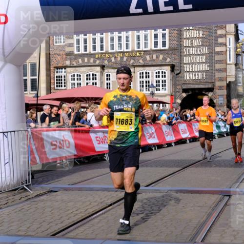 13.09.2026 - 21. swb-Marathon Bremen Tim E. http://msf.ph/oto/10304775 13.09.2026 10:48:41 Ziel 10231, 10269, 10421, 10426, 10489, 10638, 10770, 10814, 11135, 11241, 11582, 11683, 11781, 11815, 11837, 12259, 13570 meine-sportfotos.de