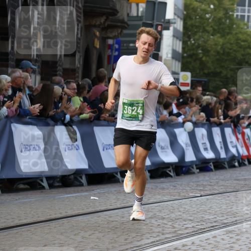 13.09.2026 - 21. swb-Marathon Bremen Strokosch-Dieckow http://msf.ph/oto/10304781 13.09.2026 12:58:50 Ziel 346, 1472, 2049, 5672, 6198, 8311, 8394, 1118, 3624, 3688, 4399, 4847, 8065, 8994, 9120, 9329 meine-sportfotos.de
