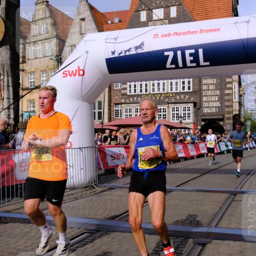 13.09.2026 - 21. swb-Marathon Bremen Tim E. http://msf.ph/oto/10304842 13.09.2026 10:48:44 Ziel 10231, 10269, 10421, 10426, 10489, 10538, 10638, 10770, 10814, 10993, 11135, 11196, 11241, 11582, 11611, 11683, 11815, 11837, 12259, 13570 meine-sportfotos.de