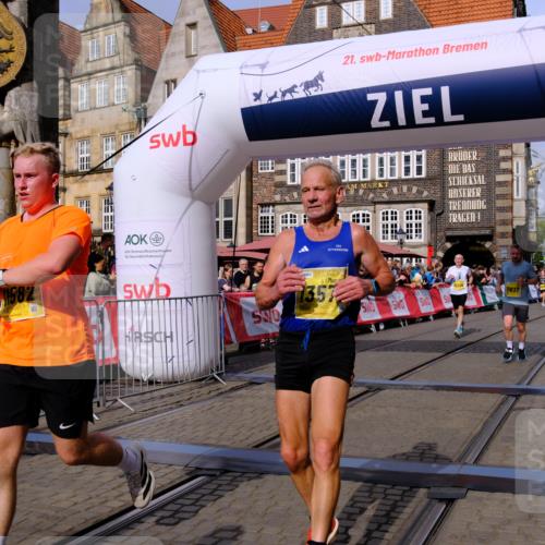 13.09.2026 - 21. swb-Marathon Bremen Tim E. http://msf.ph/oto/10304851 13.09.2026 10:48:44 Ziel 10231, 10269, 10421, 10426, 10489, 10538, 10638, 10770, 10814, 10993, 11135, 11196, 11241, 11582, 11611, 11683, 11815, 11837, 12259, 13570 meine-sportfotos.de