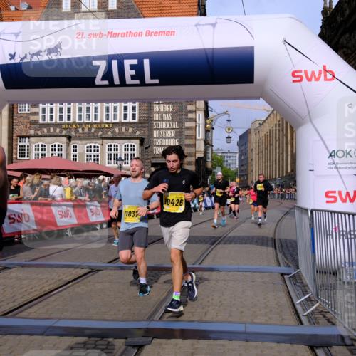 13.09.2026 - 21. swb-Marathon Bremen Tim E. http://msf.ph/oto/10304860 13.09.2026 10:48:45 Ziel 10231, 10269, 10421, 10426, 10489, 10538, 10638, 10770, 10814, 10993, 11135, 11196, 11241, 11582, 11611, 11683, 11815, 11837, 12259, 13570 meine-sportfotos.de